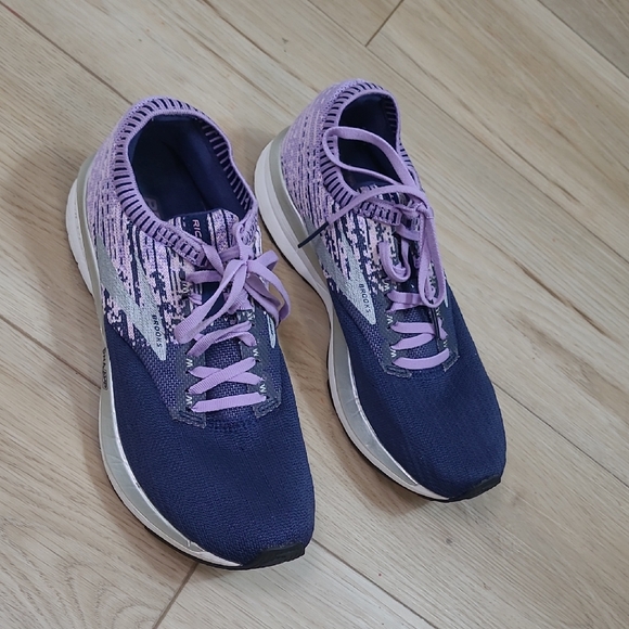 Brooks Shoes - Brooks Ricochet Women's Purple and Navy Athletic Shoes Size 9.5